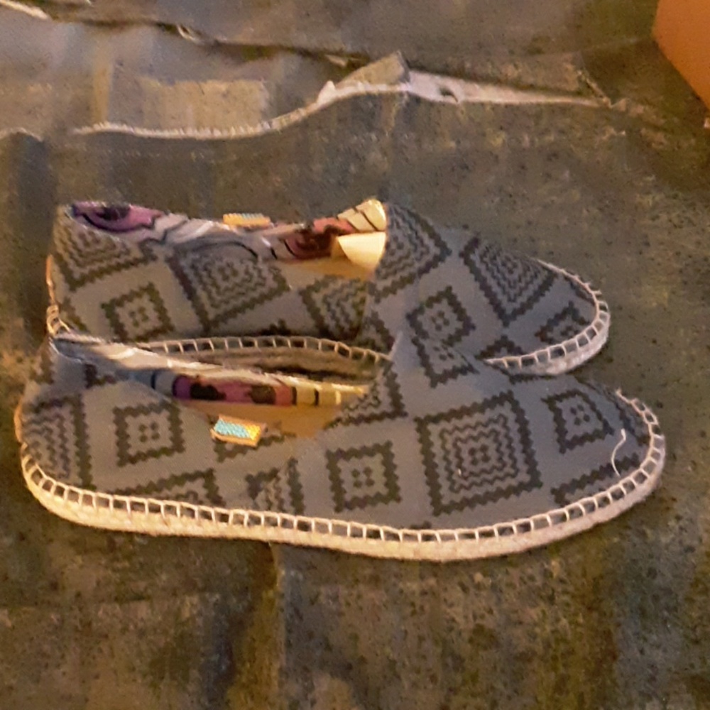 Shoes - Picture 2 of 4